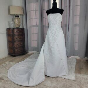 David's Bridal Michaelangelo White Wedding Gown Attached Train Size 4 NWT